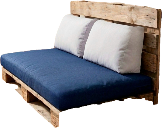 Coussins épais et moelleux pour aménagement de palette en bois, coloris bleu marine et gris clair.