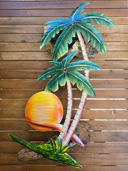 Sculpture murale cocotier métal peint 60 cm, représentation artistique d'un cocotier exotique à accrocher au mur, déco murale artisanale style bohème tropical — LaPailleBambou